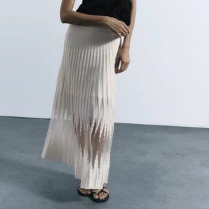 Zara Cream Pleated Skirt